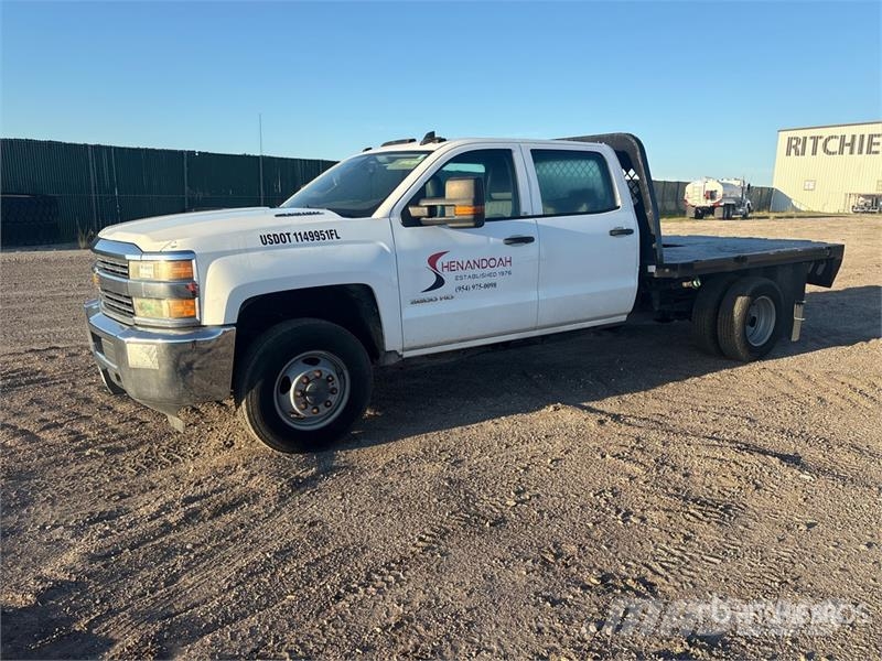 Chevrolet 3500 HD Camiones de cama baja