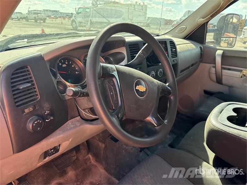 Chevrolet 3500 HD Tovornjaki s kesonom/platojem