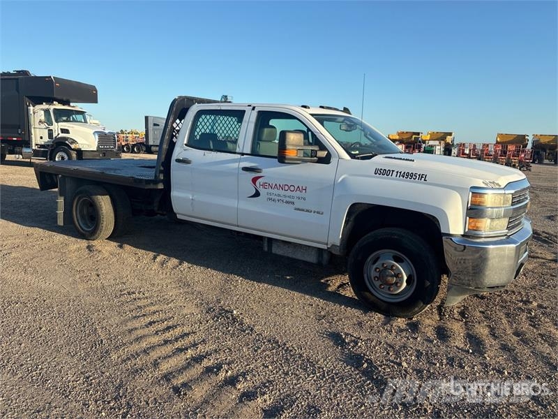 Chevrolet 3500 HD Camiones de cama baja