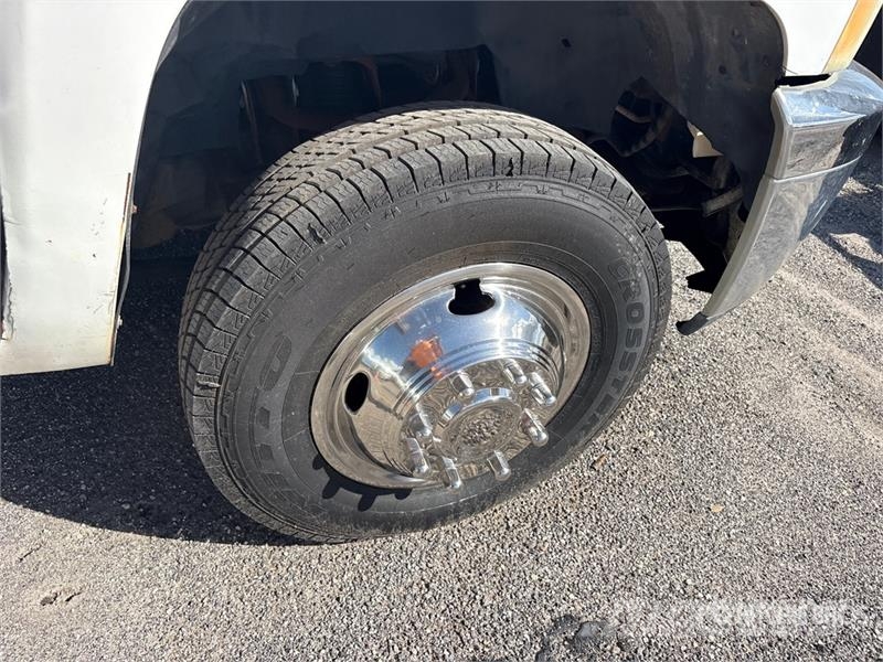 Chevrolet 3500 HD Tovornjaki s kesonom/platojem