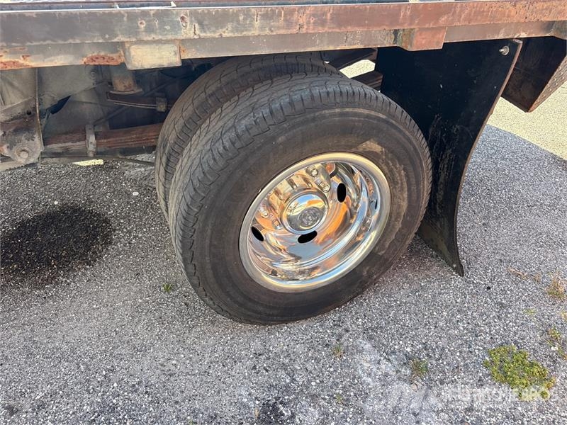 Chevrolet 3500 HD Tovornjaki s kesonom/platojem
