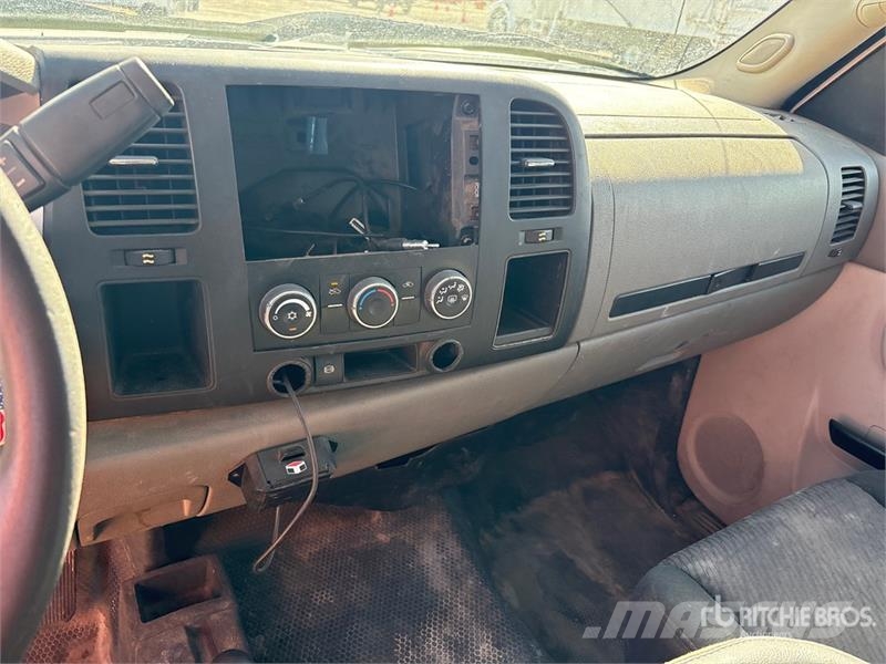 Chevrolet 3500 HD Tovornjaki s kesonom/platojem