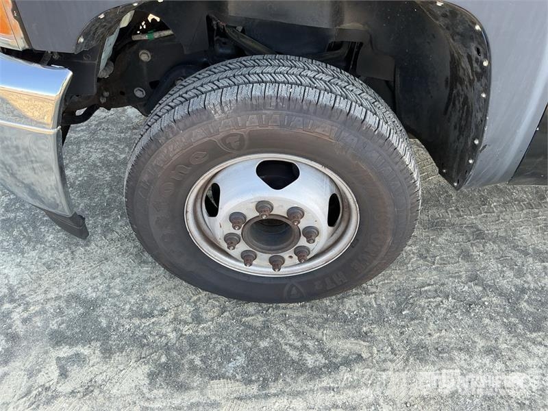 Chevrolet 3500 HD Бордови