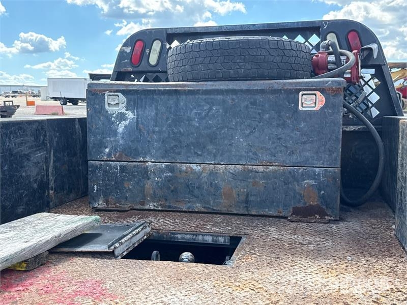 Chevrolet 3500 HD Flatbed / Dropside trucks