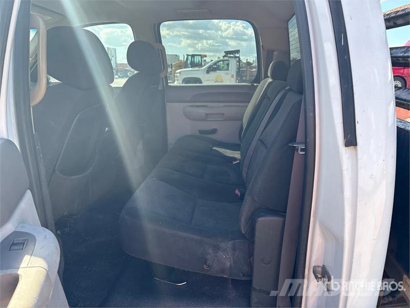 Chevrolet 3500 HD Tovornjaki s kesonom/platojem
