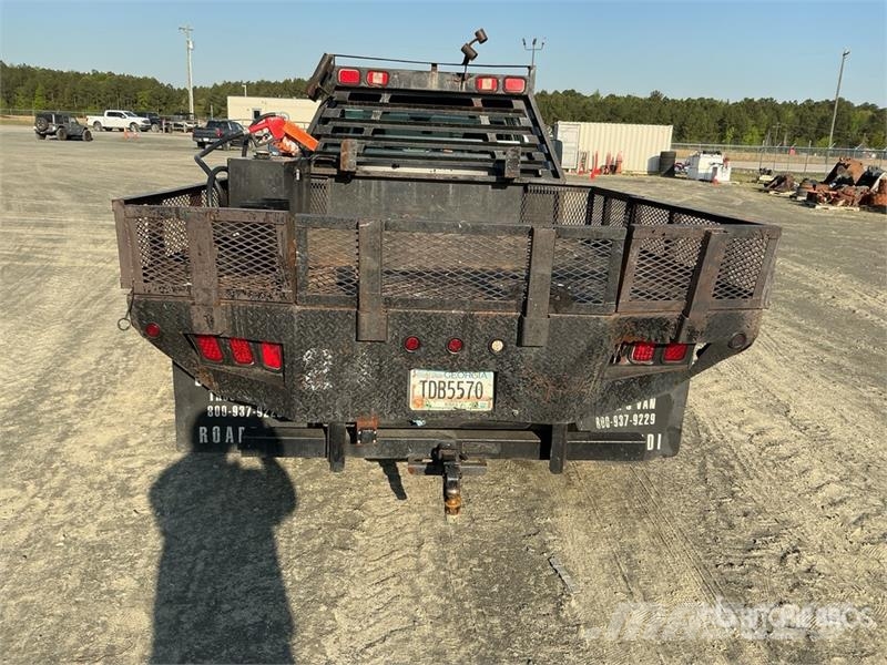 Chevrolet 3500 HD Бордови