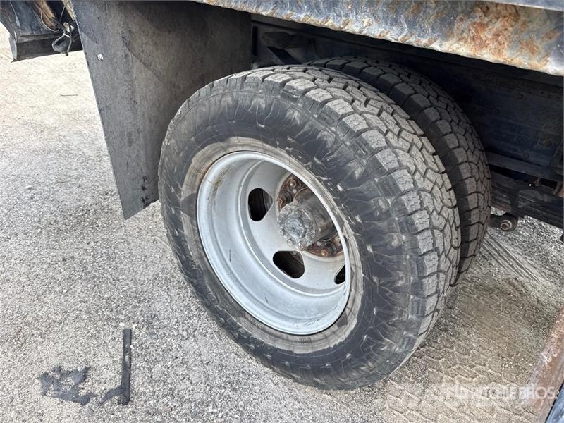Chevrolet 3500 HD Flatbed / Dropside trucks