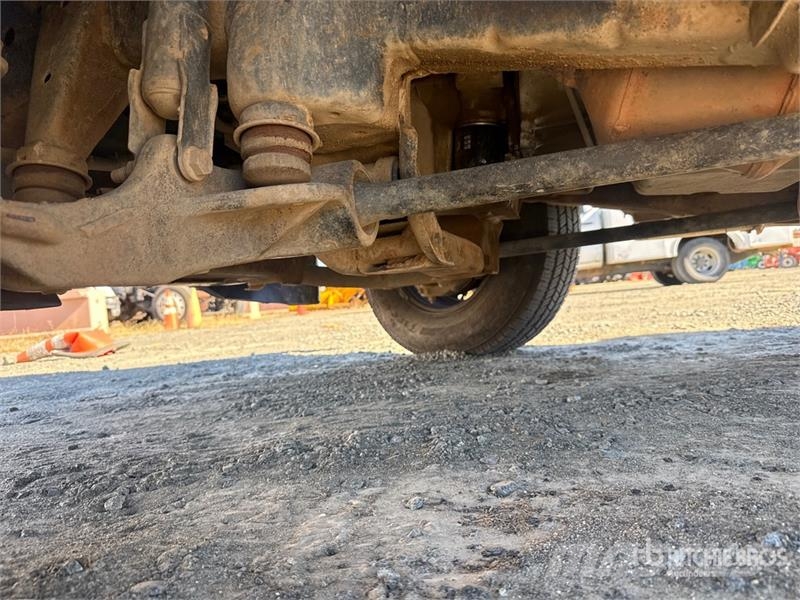 Chevrolet 3500 HD 4x2 Crew Cab Simpson water pump with 35 ga Utilitaire benne