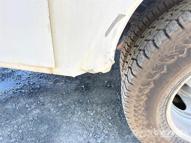 Chevrolet 3500 HD 4x2 Crew Cab Simpson water pump with 35 ga Utilitaire benne