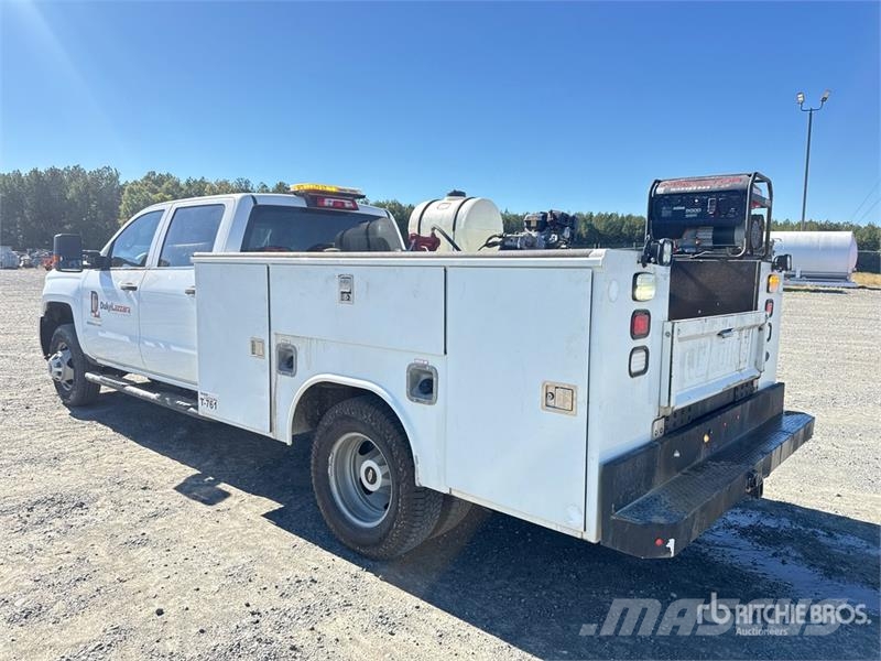 Chevrolet 3500 HD 4x2 Crew Cab Simpson water pump with 35 ga Utilitaire benne