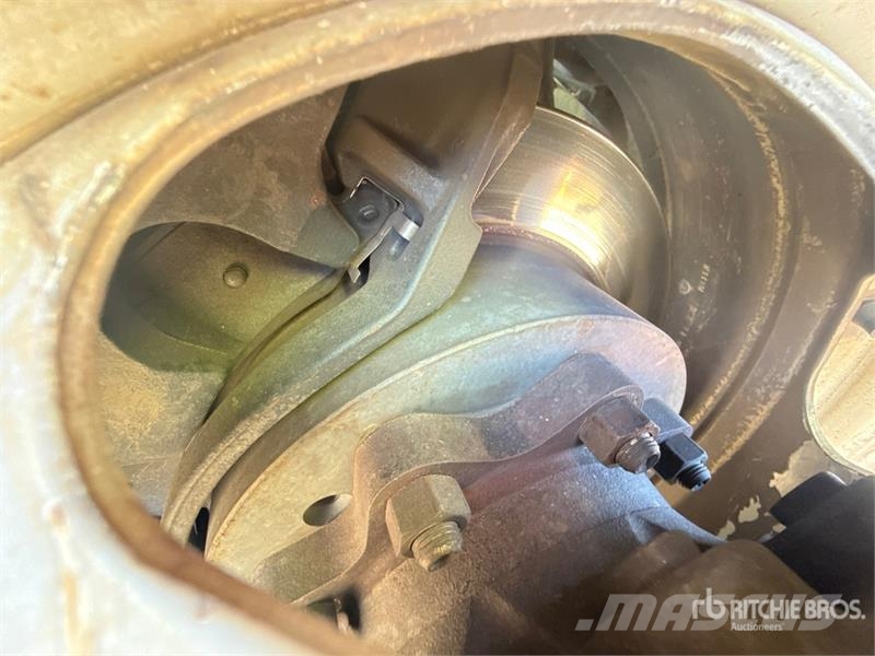 Chevrolet 3500 HD 4x2 Crew Cab Simpson water pump with 35 ga Utilitaire benne