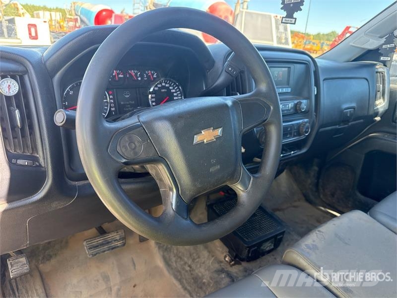 Chevrolet 3500 HD 4x2 Crew Cab Simpson water pump with 35 ga Utilitaire benne