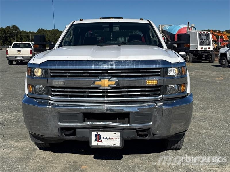 Chevrolet 3500 HD 4x2 Crew Cab Simpson water pump with 35 ga Utilitaire benne