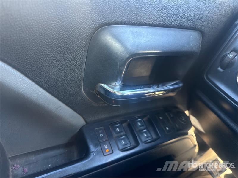 Chevrolet 3500 HD 4x2 Crew Cab Utility Truck 픽업/드롭사이드