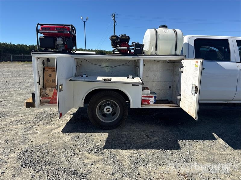 Chevrolet 3500 HD 4x2 Crew Cab Simpson water pump with 35 ga Utilitaire benne