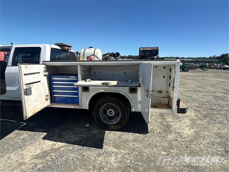 Chevrolet 3500 HD 4x2 Crew Cab Simpson water pump with 35 ga Utilitaire benne