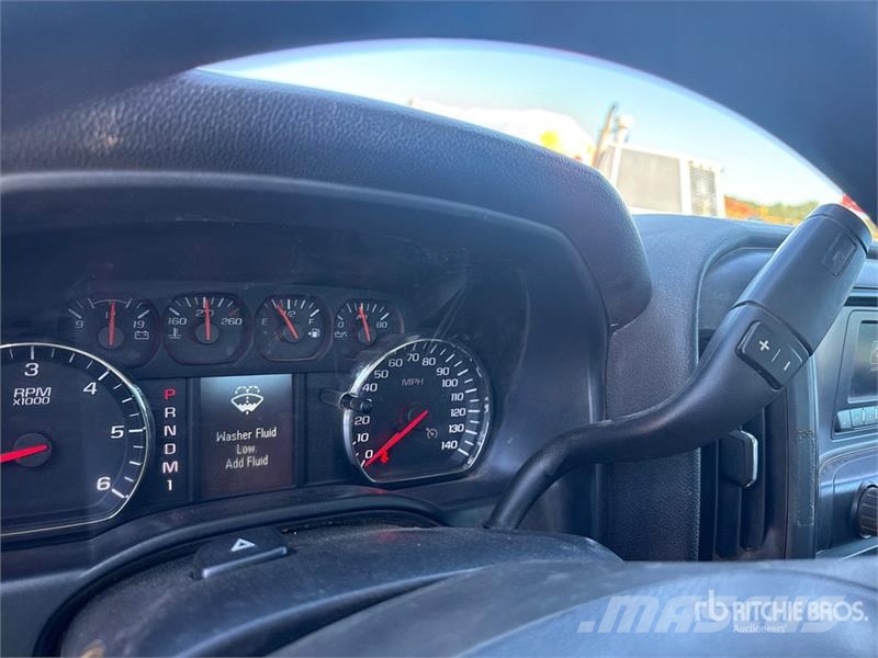 Chevrolet 3500 HD 4x2 Crew Cab Simpson water pump with 35 ga Utilitaire benne