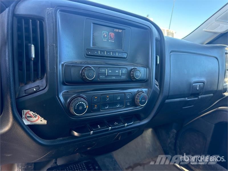 Chevrolet 3500 HD 4x2 Crew Cab Simpson water pump with 35 ga Utilitaire benne