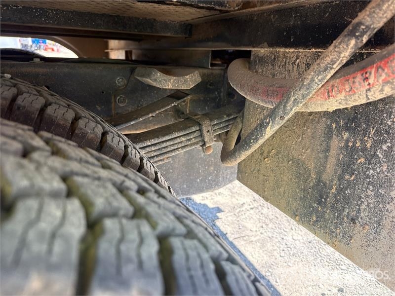 Chevrolet 3500 HD 4x2 Crew Cab Simpson water pump with 35 ga Utilitaire benne