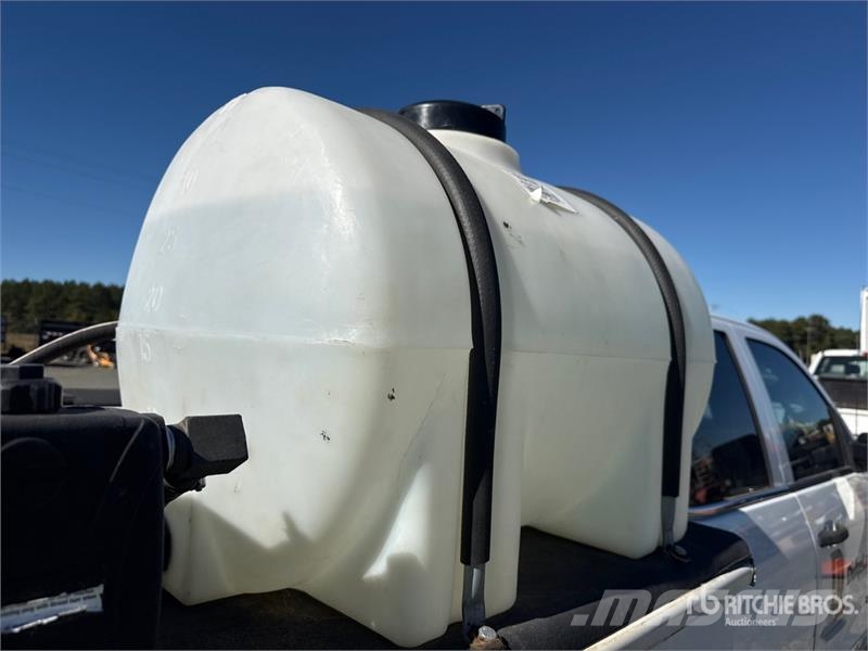 Chevrolet 3500 HD 4x2 Crew Cab Simpson water pump with 35 ga Utilitaire benne