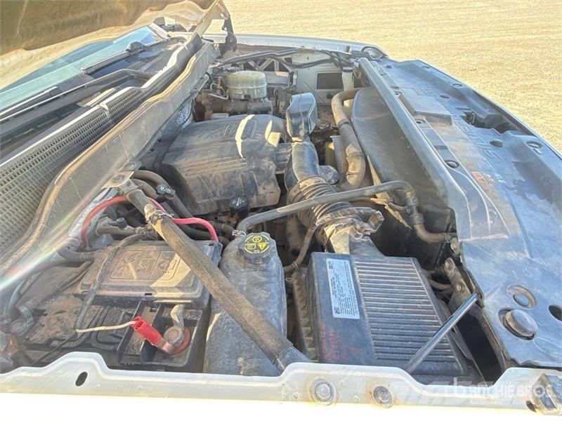 Chevrolet 3500 HD 4x2 Crew Cab Simpson water pump with 35 ga Utilitaire benne