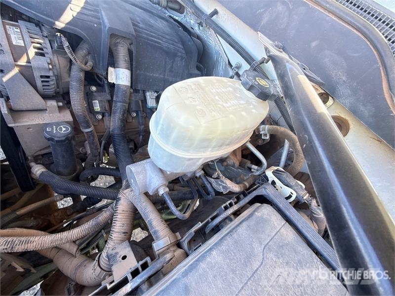 Chevrolet 3500 HD 4x2 Crew Cab Simpson water pump with 35 ga Utilitaire benne