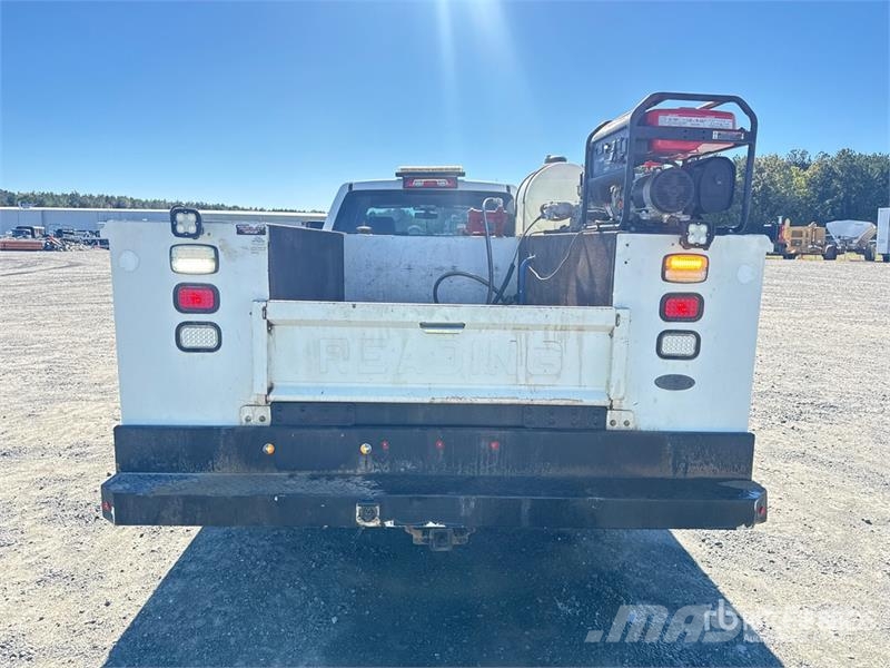 Chevrolet 3500 HD 4x2 Crew Cab Simpson water pump with 35 ga Utilitaire benne