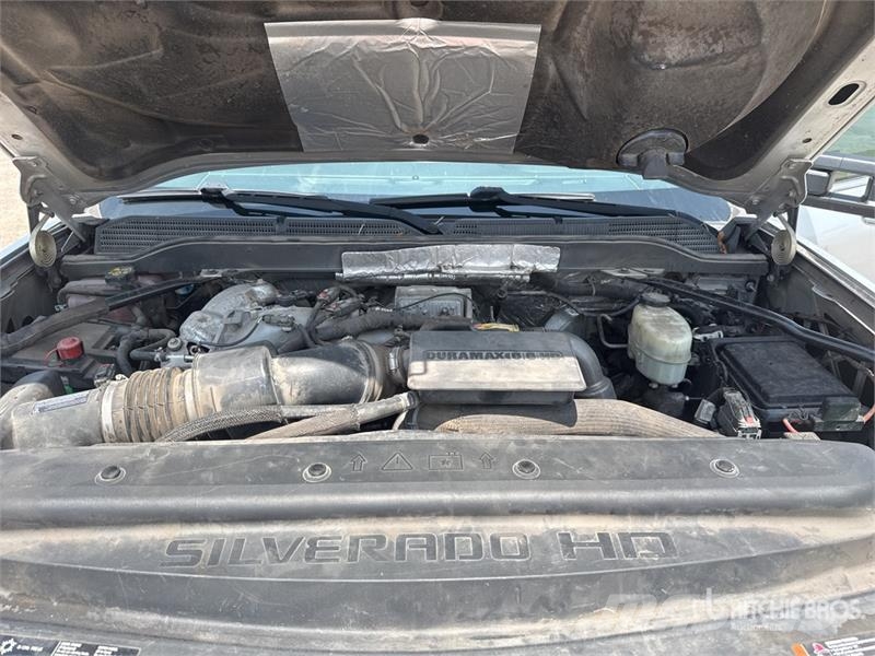 Chevrolet 3500 HD 4x4 Crew Cab Pickup Drugi