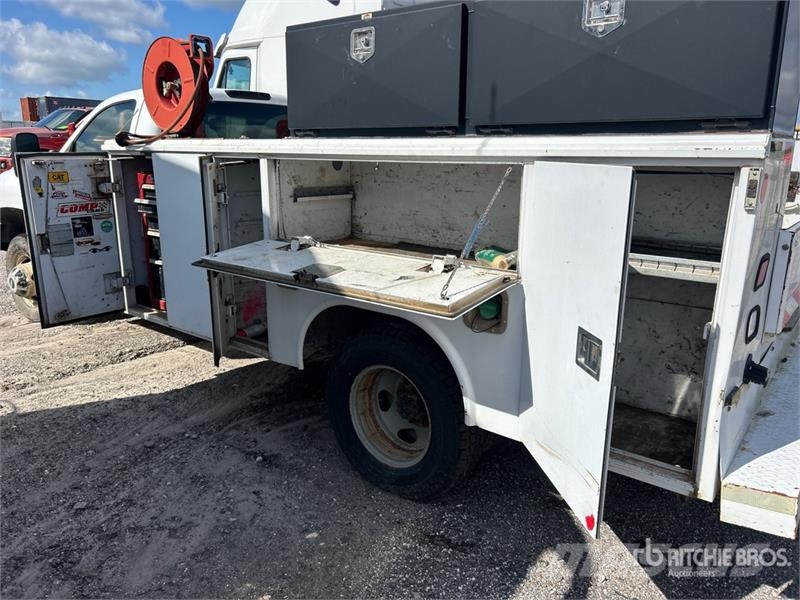 Chevrolet 3500 HD 4x4 Utility Truck (Inoperable) Utilitaire benne
