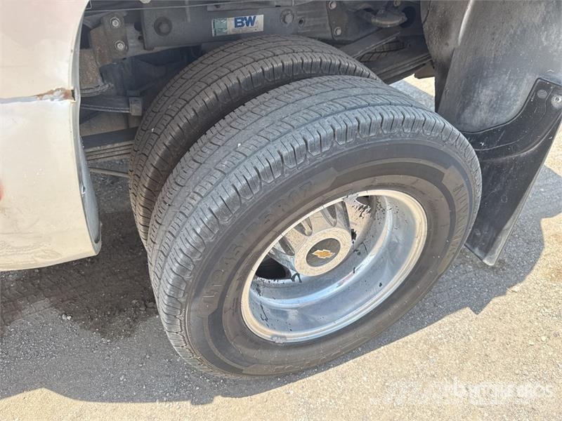 Chevrolet 3500 HD 4x4 Crew Cab Pickup Drugi