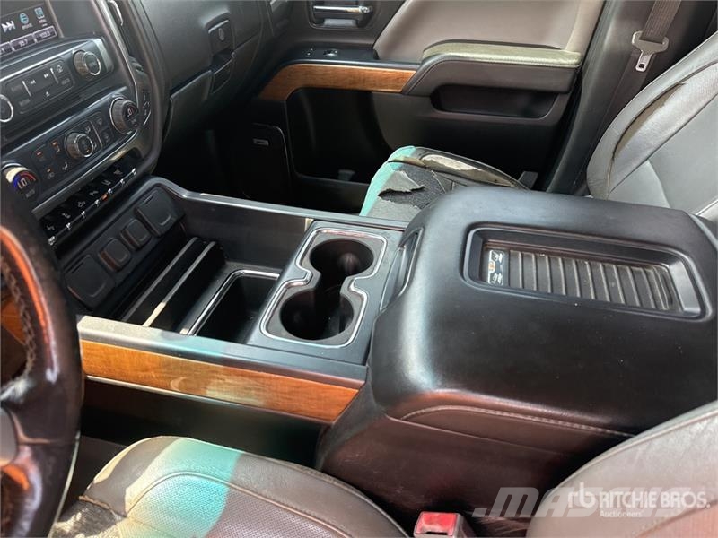 Chevrolet 3500 HD 4x4 Crew Cab Pickup Drugi