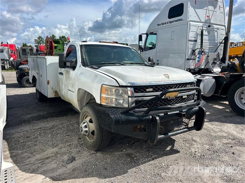 Chevrolet 3500 HD 4x4 Utility Truck (Inoperable) Utilitaire benne