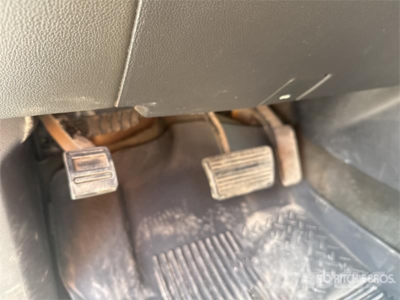 Chevrolet 3500 HD 4x4 Crew Cab Pickup Drugi
