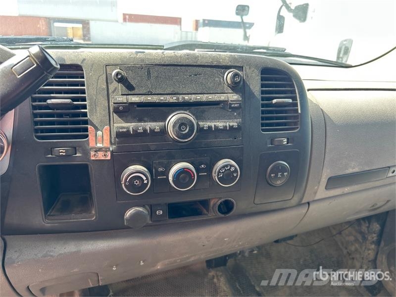Chevrolet 3500 HD 4x4 Utility Truck (Inoperable) Utilitaire benne