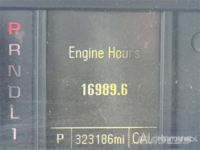 Chevrolet 3500 HD 4x4 Crew Cab Pickup Egyéb
