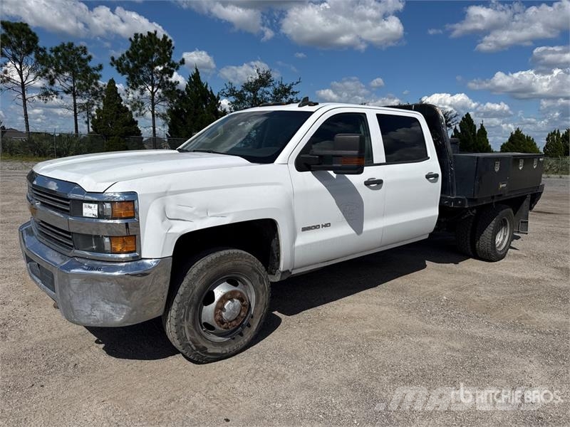 Chevrolet 3500 HD 4x4 Crew Cab Pickup Egyéb