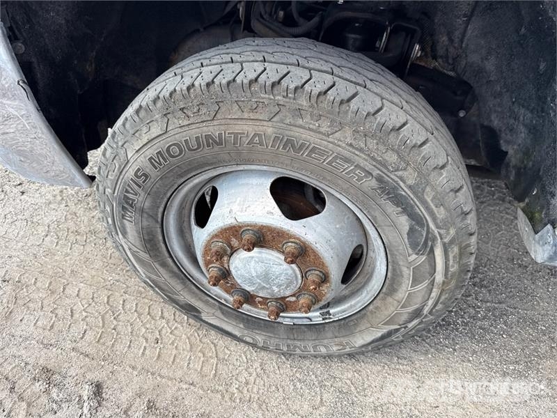 Chevrolet 3500 HD 4x4 Crew Cab Pickup Egyéb