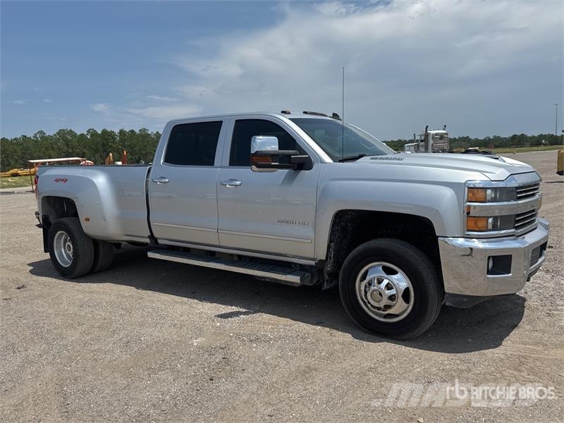 Chevrolet 3500 HD 4x4 Crew Cab Pickup Drugi