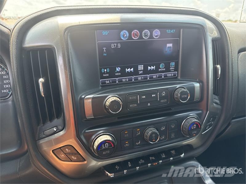 Chevrolet 3500 HD 4x4 Crew Cab Pickup Drugi