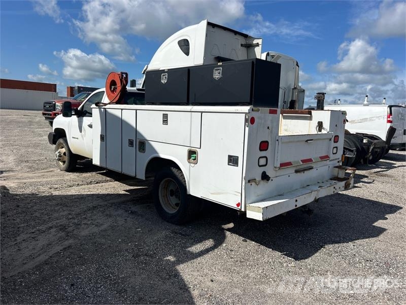 Chevrolet 3500 HD 4x4 Utility Truck (Inoperable) Utilitaire benne