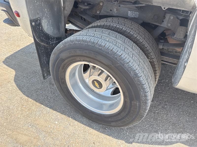 Chevrolet 3500 HD 4x4 Crew Cab Pickup Drugi