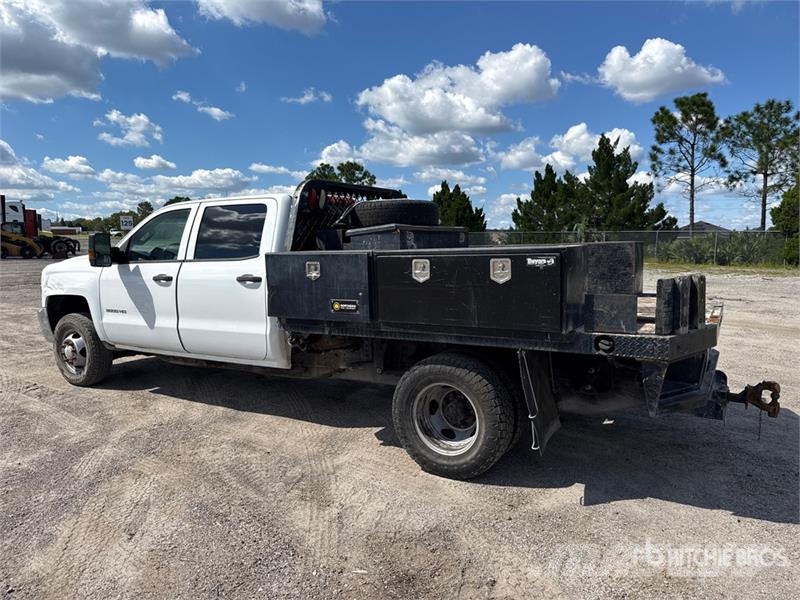 Chevrolet 3500 HD 4x4 Crew Cab Pickup Egyéb