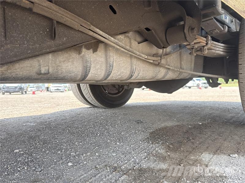 Chevrolet 3500 HD 4x4 Crew Cab Pickup Drugi