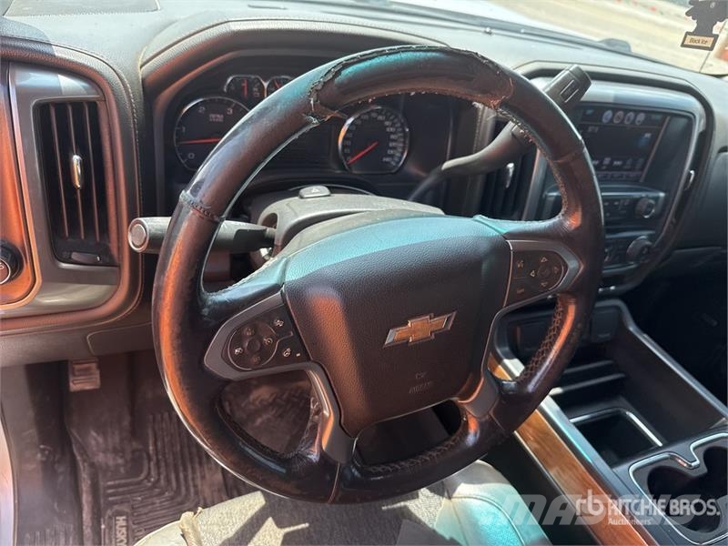 Chevrolet 3500 HD 4x4 Crew Cab Pickup Drugi