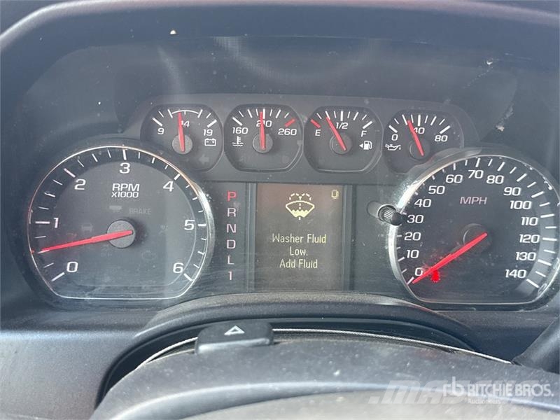 Chevrolet 3500 HD 4x4 Crew Cab Pickup Egyéb