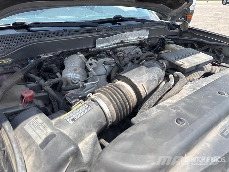 Chevrolet 3500 HD 4x4 Crew Cab Pickup Drugi