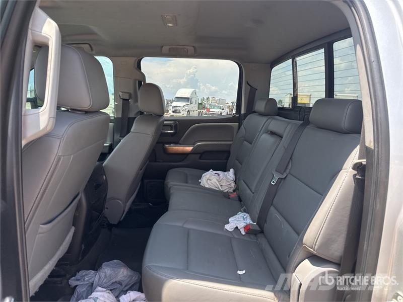 Chevrolet 3500 HD 4x4 Crew Cab Pickup Drugi