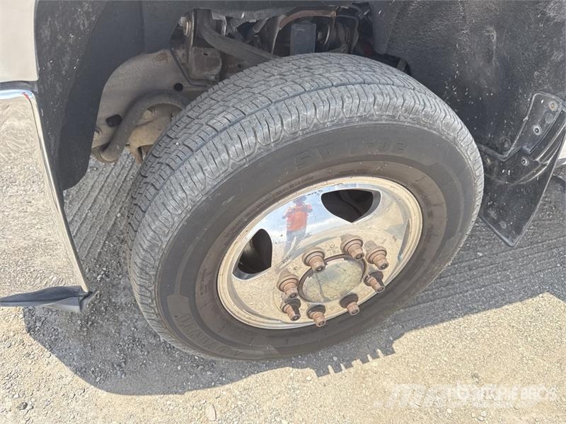 Chevrolet 3500 HD 4x4 Crew Cab Pickup Drugi