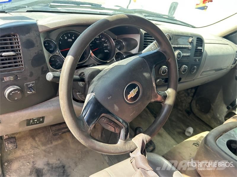 Chevrolet 3500 HD 4x4 Utility Truck (Inoperable) Utilitaire benne