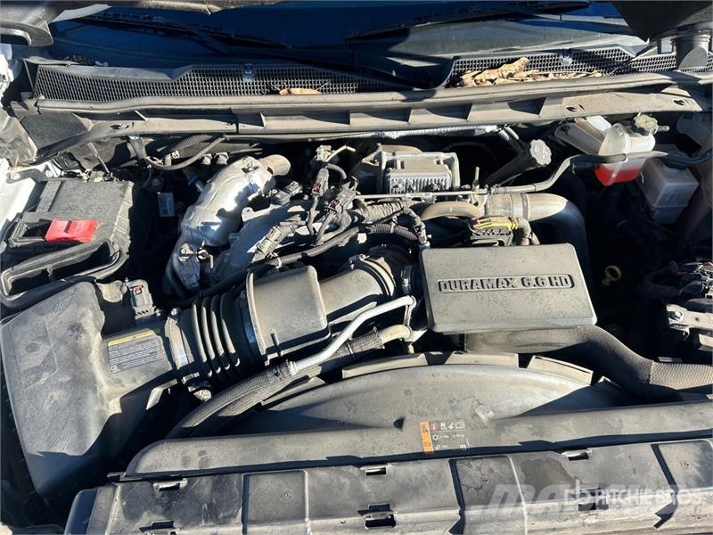 Chevrolet 3500HD Platformas/izkraušana no sāniem